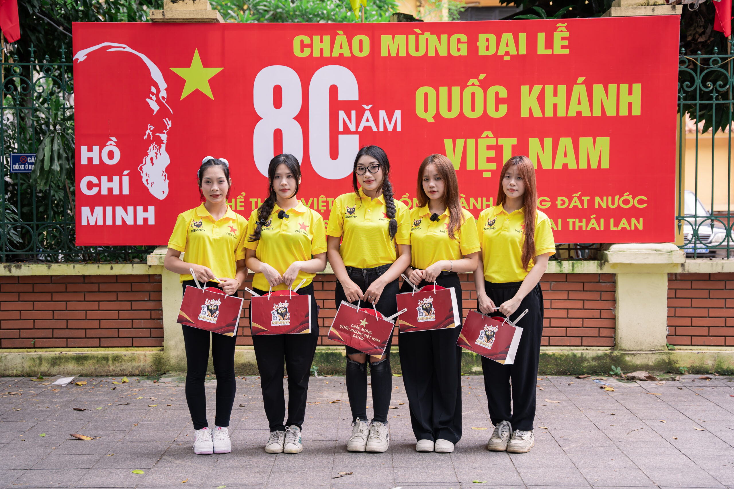 DEMNAY – Khi quà tặng không chỉ là vật chất